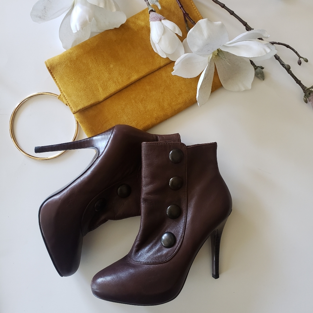 STEVE MADDEN ELIVATE BROWN HEELED BOOTIES